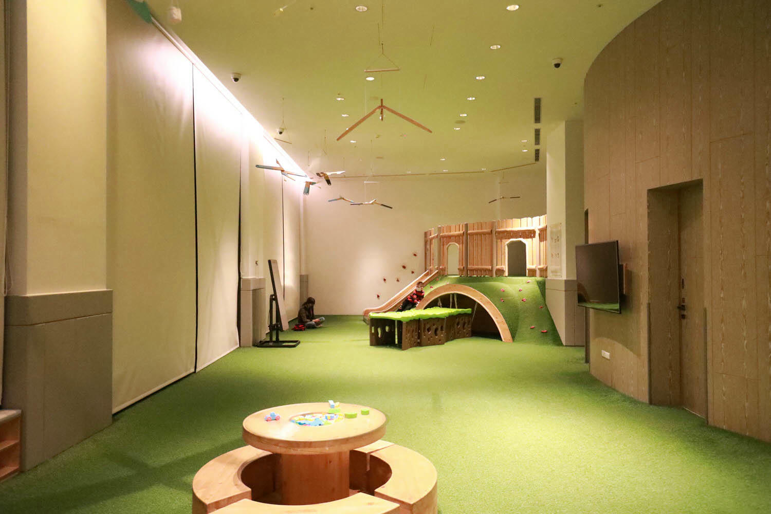 宜蘭礁溪溫泉飯店推薦｜礁溪寒沐酒店。宜蘭親子飯店首選、寵沐苑寵物旅館、滑水道泳池、兒童遊樂區、電競室、賽車道、溫泉SPA