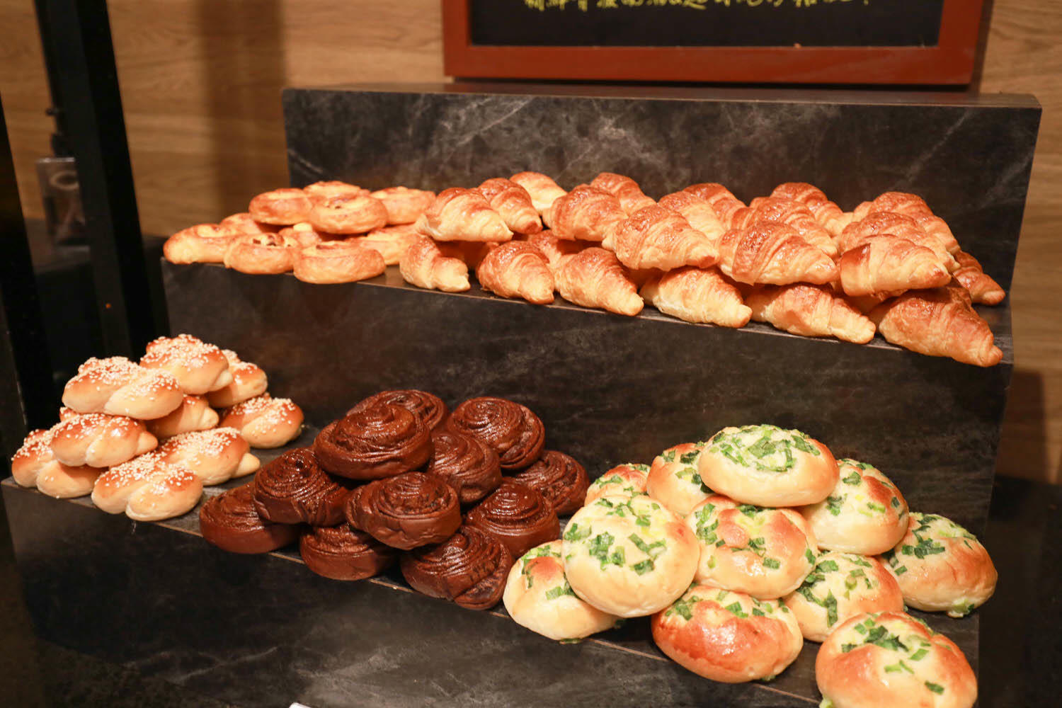 宜蘭礁溪溫泉飯店推薦｜礁溪寒沐酒店。宜蘭親子飯店首選、寵沐苑寵物旅館、滑水道泳池、兒童遊樂區、電競室、賽車道、溫泉SPA