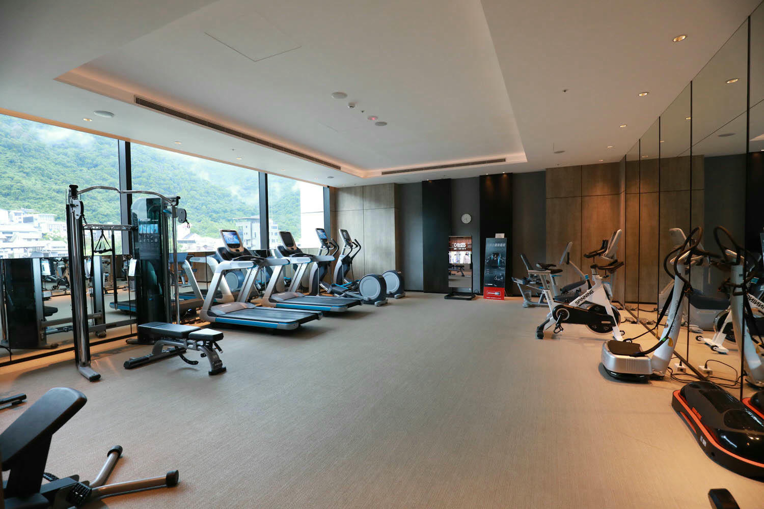 宜蘭礁溪溫泉飯店推薦｜礁溪寒沐酒店。宜蘭親子飯店首選、寵沐苑寵物旅館、滑水道泳池、兒童遊樂區、電競室、賽車道、溫泉SPA