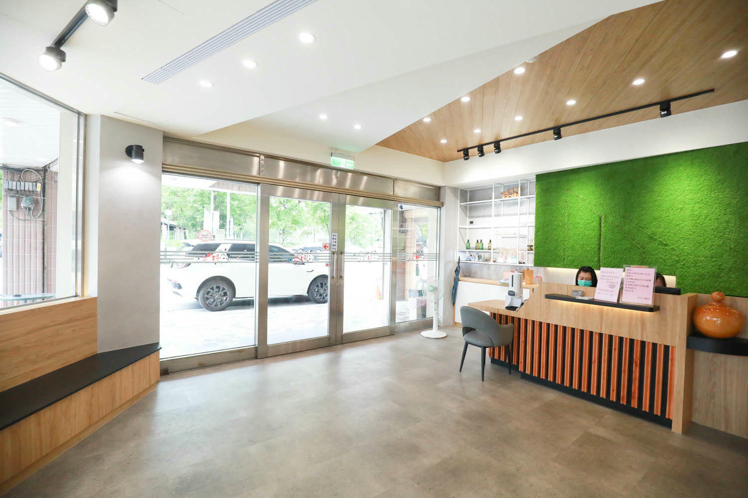 宜蘭礁溪｜礁溪帝王行旅。礁溪溫泉飯店、寵物友善飯店、距離礁溪火車站三分鐘、房間可以享受溫泉泡湯！