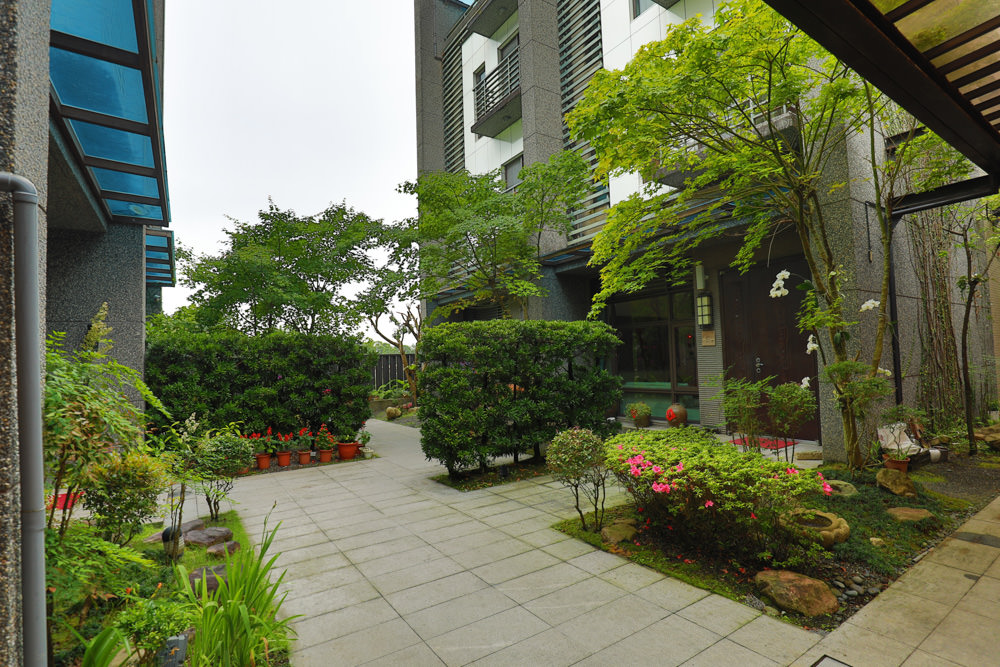 宜蘭礁溪。靜界溫泉會館。寵物友善民宿、日系風格獨棟Villa，可包棟，每間房間都有溫泉池可泡湯