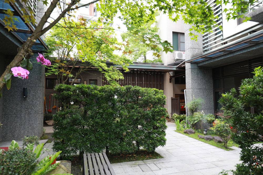 宜蘭礁溪。靜界溫泉會館。寵物友善民宿、日系風格獨棟Villa，可包棟，每間房間都有溫泉池可泡湯