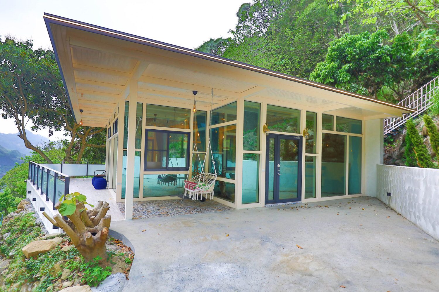 苗栗公館｜福村養生農場。高級精品民宿、森林中的絕美夢幻玻璃屋、一泊三食、寵物友善民宿