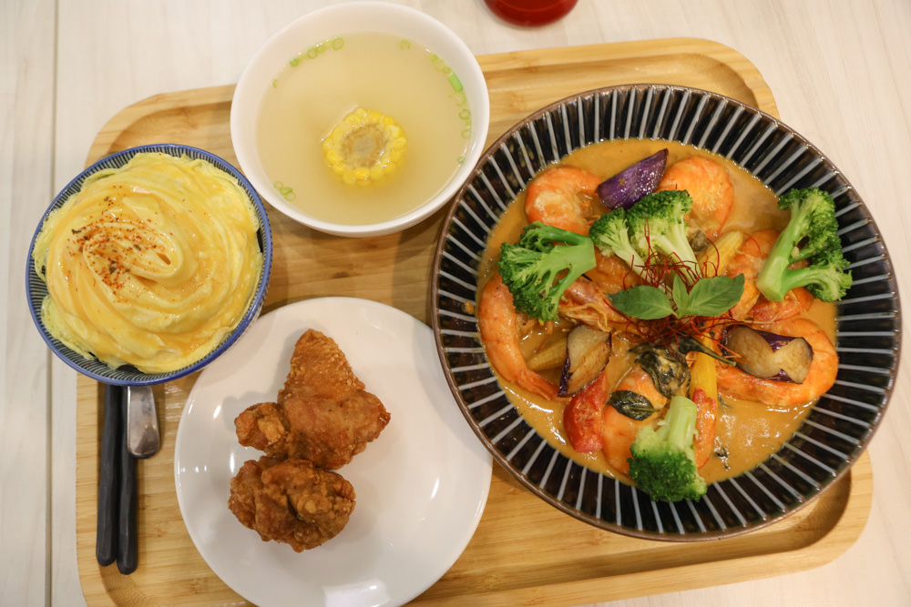 新北三峽樹林美食｜私嚐の吃飯北大店。寵物友善餐廳、咖喱丼飯烏龍麵、北大特區美食、超人氣咖喱手作飯