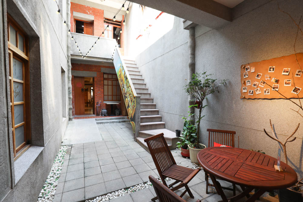 台北大稻埕迪化街美食|稻邸 D. House 親子寵物友善餐廳。絕美老宅、古色古香百年老宅邸、老屋咖啡廳 - 第7張圖 台北大稻埕迪化街美食|稻邸 D. House 親子寵物友善餐廳。絕美老宅、古色古香百年老宅邸、老屋咖啡廳