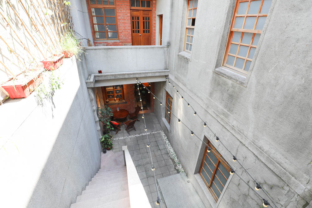 台北大稻埕迪化街美食|稻邸 D. House 親子寵物友善餐廳。絕美老宅、古色古香百年老宅邸、老屋咖啡廳 - 第9張圖 台北大稻埕迪化街美食|稻邸 D. House 親子寵物友善餐廳。絕美老宅、古色古香百年老宅邸、老屋咖啡廳