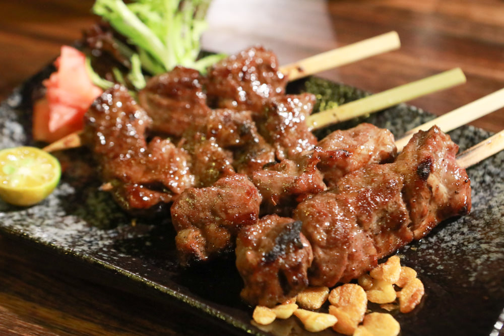 台中西區美食｜秋田笠 Izakaya。寵物友善餐廳、居酒屋、燒烤串燒、台中必吃宵夜 、深夜食堂