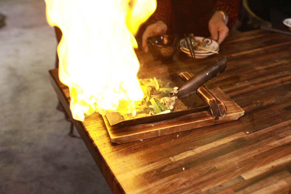 台中西區美食｜秋田笠 Izakaya。寵物友善餐廳、居酒屋、燒烤串燒、台中必吃宵夜 、深夜食堂