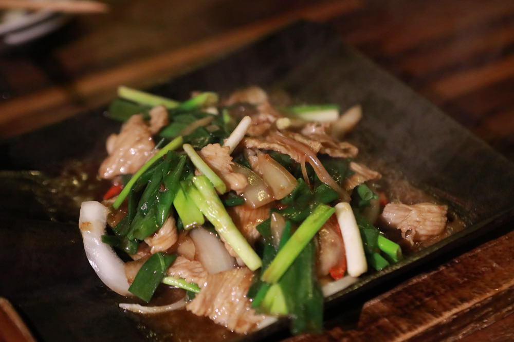 台中西區美食｜秋田笠 Izakaya。寵物友善餐廳、居酒屋、燒烤串燒、台中必吃宵夜 、深夜食堂