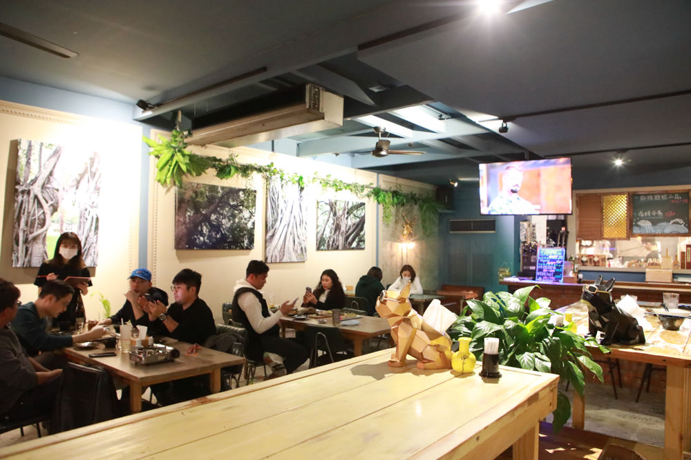 台中西區美食｜秋田笠 Izakaya。寵物友善餐廳、居酒屋、燒烤串燒、台中必吃宵夜 、深夜食堂