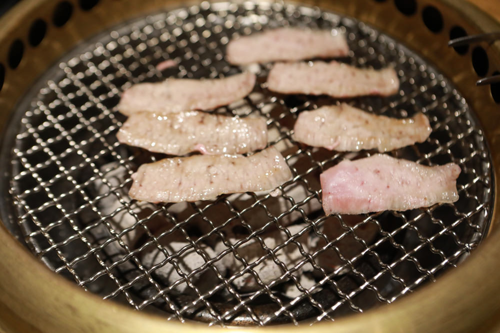 竹北美食|米燒肉炭火小酒館竹北店。新鮮平價燒肉店、單點燒肉、專業烤、必吃燒烤、新竹竹北寵物友善餐廳、小包廂、 - 第18張圖 竹北美食|米燒肉炭火小酒館竹北店。新鮮平價燒肉店、單點燒肉、專業烤、必吃燒烤、新竹竹北寵物友善餐廳、小包廂、