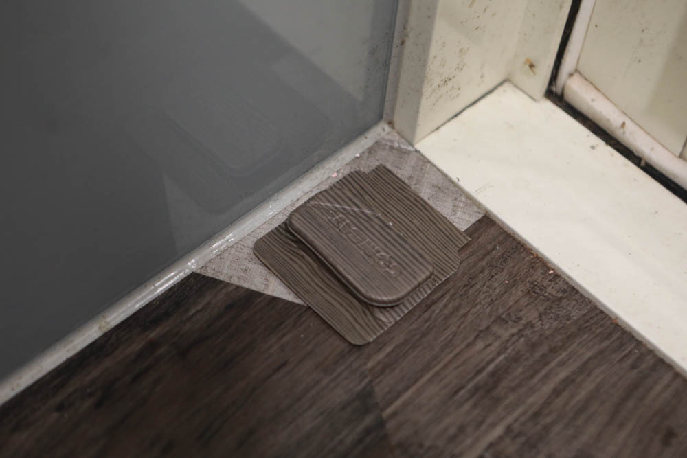 Combat 威滅滅蟑隊 居家除蟲No.1品牌。連鎖消滅6種蟑螂。消滅恐怖小強、保持居家環境乾淨、養寵物家庭也可以安心使用！