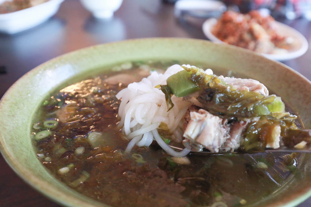 清境瑪格麗特紫屋餐廳｜清境景觀餐廳、南投清境美食、雲南擺夷風味特色合菜、金牌烤雞、套餐