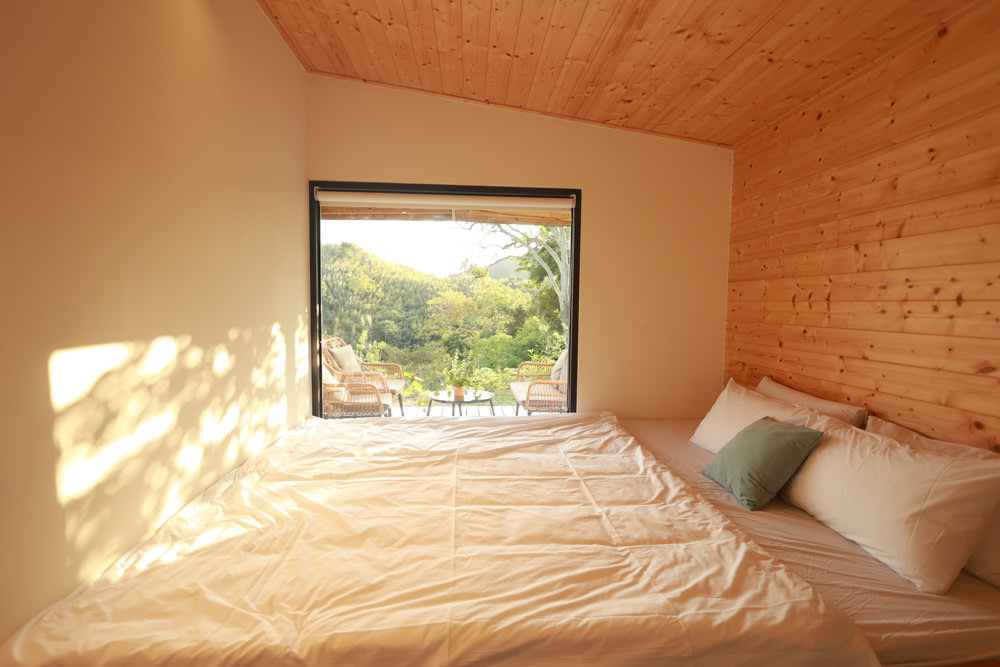 苗栗銅鑼｜紫鳶山城- 覓境莊園。寵物友善民宿、群山繚繞、竹林秘境中的絕美莊園、日式奢華露營小屋