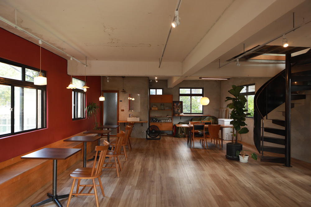 新店美食｜綠河Green River Roastery。寵物友善餐廳、新店碧潭咖啡廳、老宅咖啡廳、小京都咖啡館