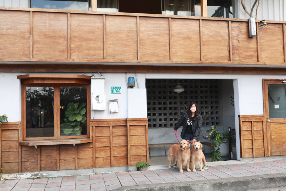 新店美食｜綠河Green River Roastery。寵物友善餐廳、新店碧潭咖啡廳、老宅咖啡廳、小京都咖啡館