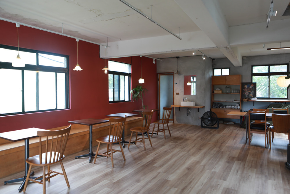 新店美食｜綠河Green River Roastery。寵物友善餐廳、新店碧潭咖啡廳、老宅咖啡廳、小京都咖啡館