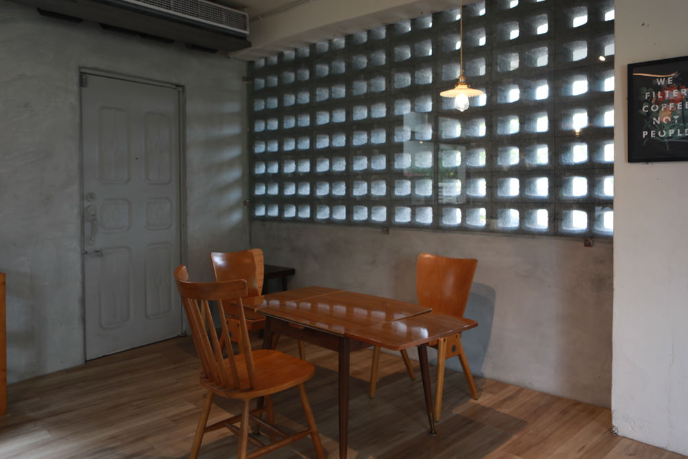 新店美食｜綠河Green River Roastery。寵物友善餐廳、新店碧潭咖啡廳、老宅咖啡廳、小京都咖啡館