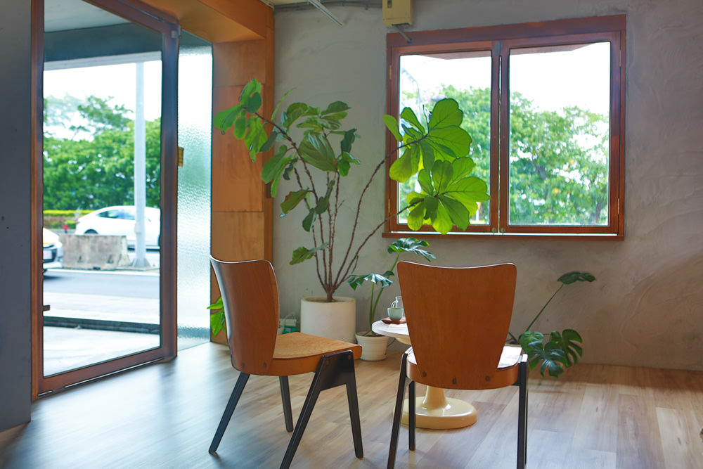 新店美食｜綠河Green River Roastery。寵物友善餐廳、新店碧潭咖啡廳、老宅咖啡廳、小京都咖啡館