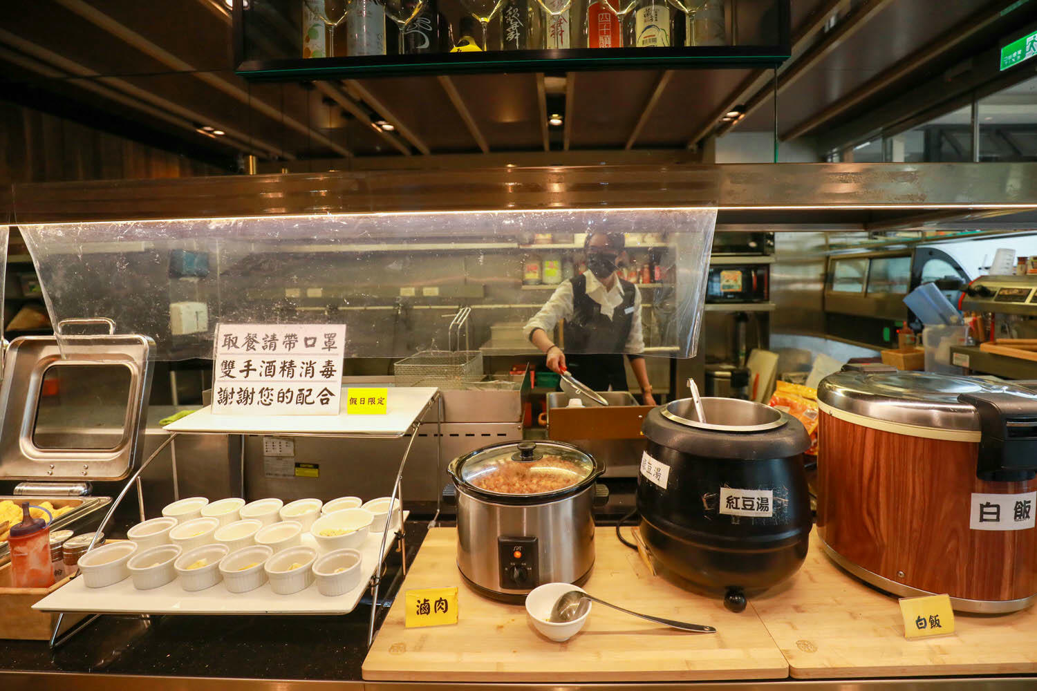 宜蘭礁溪溫泉飯店｜美嘉美溫泉大飯店。宜蘭礁溪寵物友善溫泉飯店、一泊三食吃到飽（下午茶、宵夜、早餐）、還有可與貓咪互動的可愛貓房！