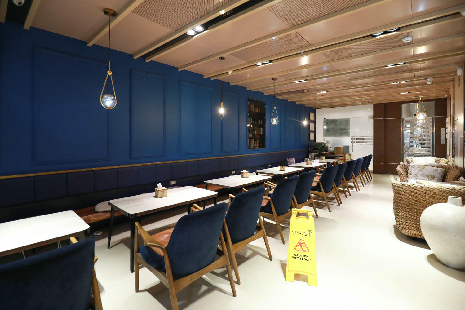 宜蘭礁溪溫泉飯店｜美嘉美溫泉大飯店。宜蘭礁溪寵物友善溫泉飯店、一泊三食吃到飽（下午茶、宵夜、早餐）、還有可與貓咪互動的可愛貓房！