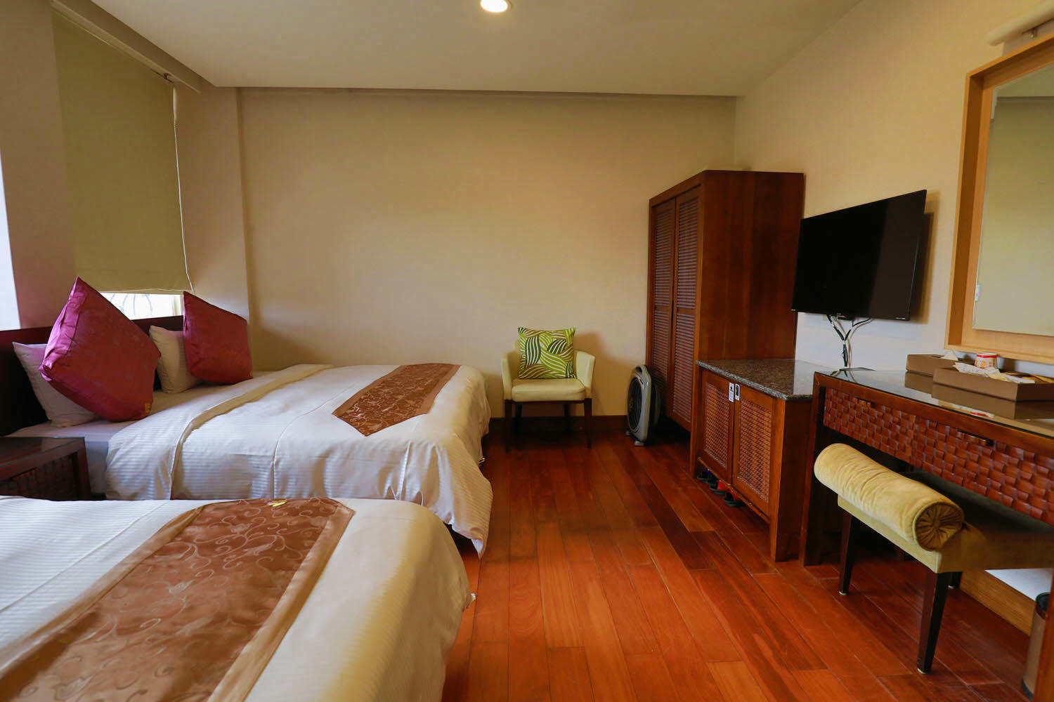 宜蘭礁溪溫泉飯店｜美嘉美溫泉大飯店。宜蘭礁溪寵物友善溫泉飯店、一泊三食吃到飽（下午茶、宵夜、早餐）、還有可與貓咪互動的可愛貓房！