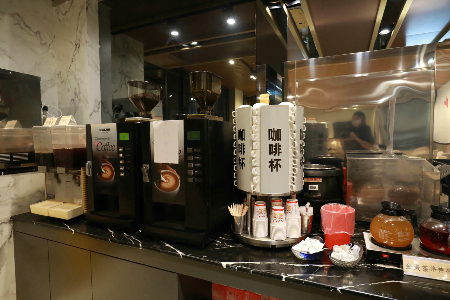 宜蘭礁溪溫泉飯店｜美嘉美溫泉大飯店。宜蘭礁溪寵物友善溫泉飯店、一泊三食吃到飽（下午茶、宵夜、早餐）、還有可與貓咪互動的可愛貓房！