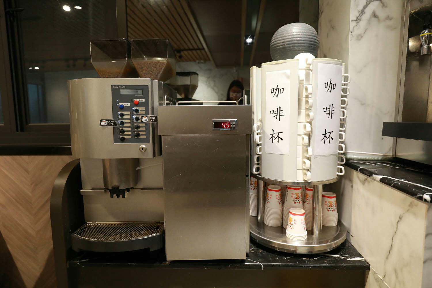 宜蘭礁溪溫泉飯店｜美嘉美溫泉大飯店。宜蘭礁溪寵物友善溫泉飯店、一泊三食吃到飽（下午茶、宵夜、早餐）、還有可與貓咪互動的可愛貓房！