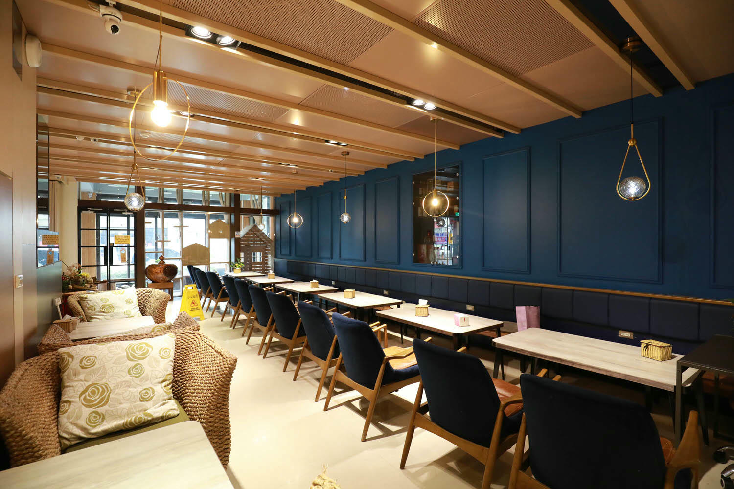 宜蘭礁溪溫泉飯店｜美嘉美溫泉大飯店。宜蘭礁溪寵物友善溫泉飯店、一泊三食吃到飽（下午茶、宵夜、早餐）、還有可與貓咪互動的可愛貓房！