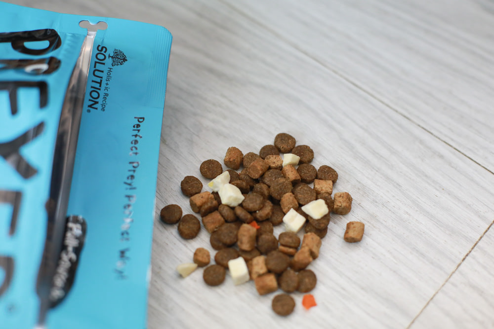 寵物凍乾主食推薦|耐吉斯獵食客犬糧佐全肉骨凍乾、犬凍乾生食餐、全骨肉一整隻雞的天然美味!! - 第10張圖 寵物凍乾主食推薦|耐吉斯獵食客犬糧佐全肉骨凍乾、犬凍乾生食餐、全骨肉一整隻雞的天然美味!!