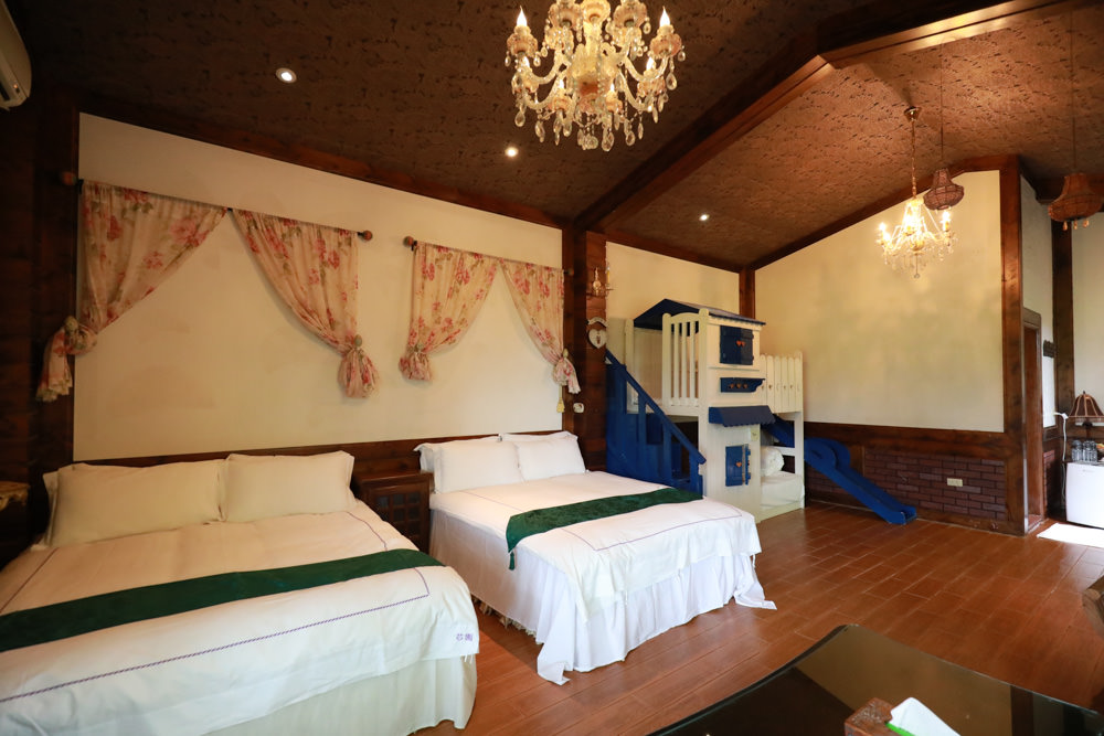 宜蘭冬山民宿｜芯園我的夢中城堡。歐洲童話風情溜滑梯民宿、寵物友善民宿、童話故事城堡民宿