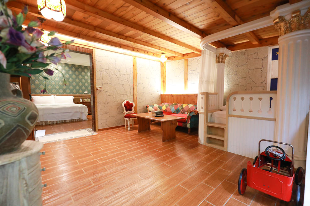 宜蘭冬山民宿｜芯園我的夢中城堡。歐洲童話風情溜滑梯民宿、寵物友善民宿、童話故事城堡民宿