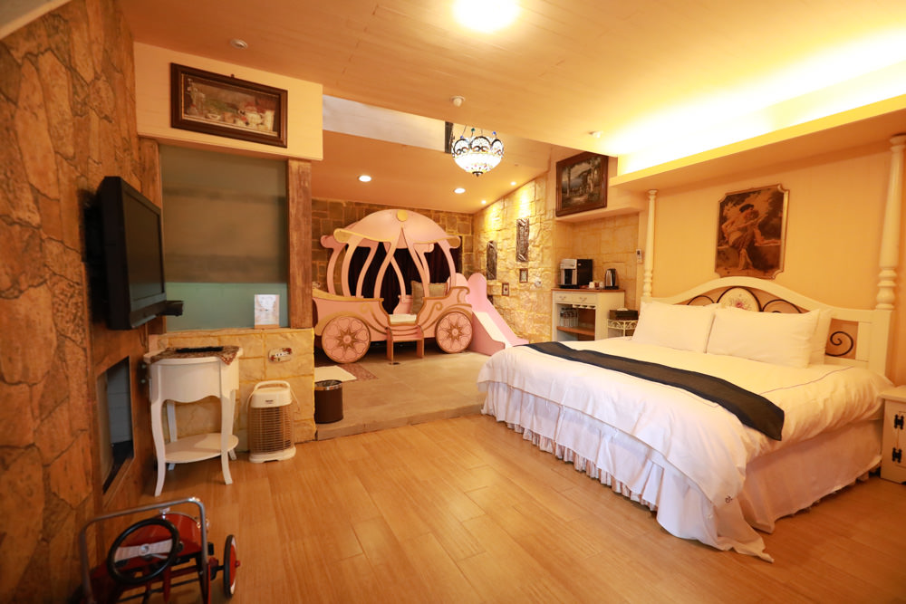 宜蘭冬山民宿｜芯園我的夢中城堡。歐洲童話風情溜滑梯民宿、寵物友善民宿、童話故事城堡民宿