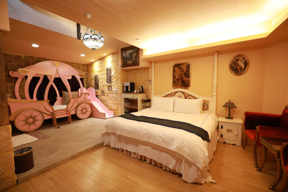 宜蘭冬山民宿｜芯園我的夢中城堡。歐洲童話風情溜滑梯民宿、寵物友善民宿、童話故事城堡民宿