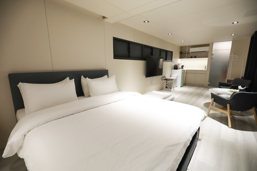 南投埔里｜享想旅宿 REVEL VILLA 。南投寵物友善民宿、溫馨舒適的美式現代風建築、綠意盎然大草皮