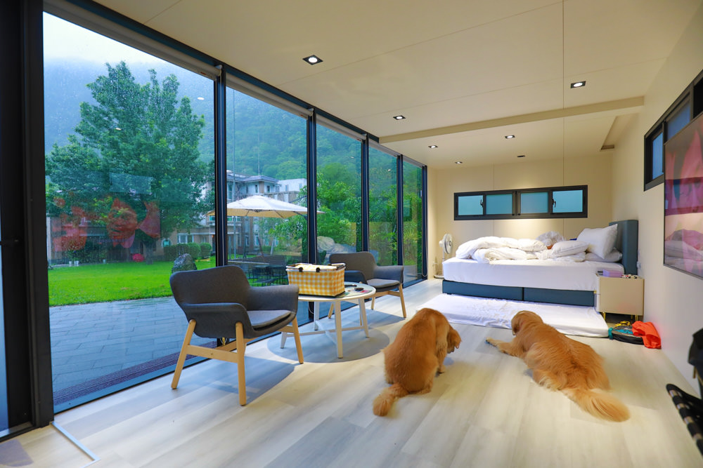 南投埔里｜享想旅宿 REVEL VILLA 。南投寵物友善民宿、溫馨舒適的美式現代風建築、綠意盎然大草皮