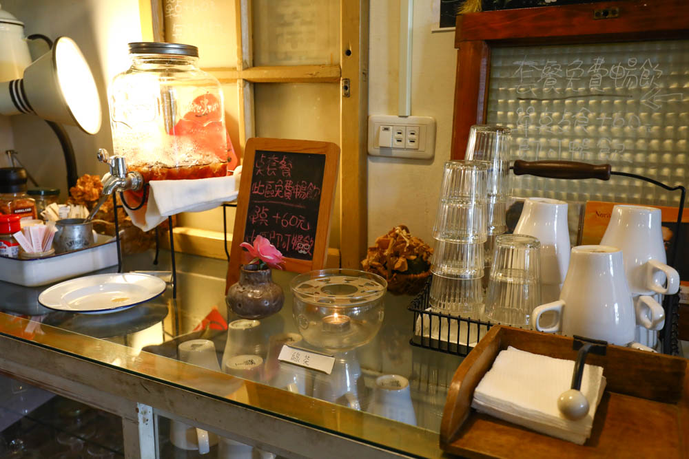 花蓮鳳林美食|鄉村小屋2。鄉村風日系雜貨、輕食簡餐、飲料無限暢飲、寵物友善餐廳 - 第9張圖 花蓮鳳林美食|鄉村小屋2。鄉村風日系雜貨、輕食簡餐、飲料無限暢飲、寵物友善餐廳