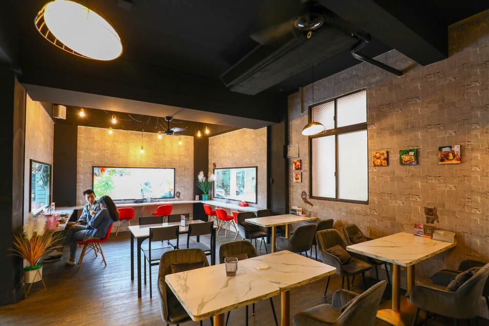 花蓮美食｜瑞樂絲Relax複合式餐飲 。早午晚餐、炒泡麵、火鍋、漢堡、寵物友善餐廳