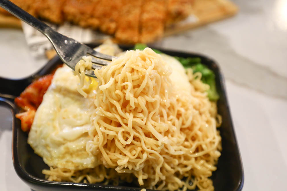 花蓮美食｜瑞樂絲Relax複合式餐飲 。早午晚餐、炒泡麵、火鍋、漢堡、寵物友善餐廳