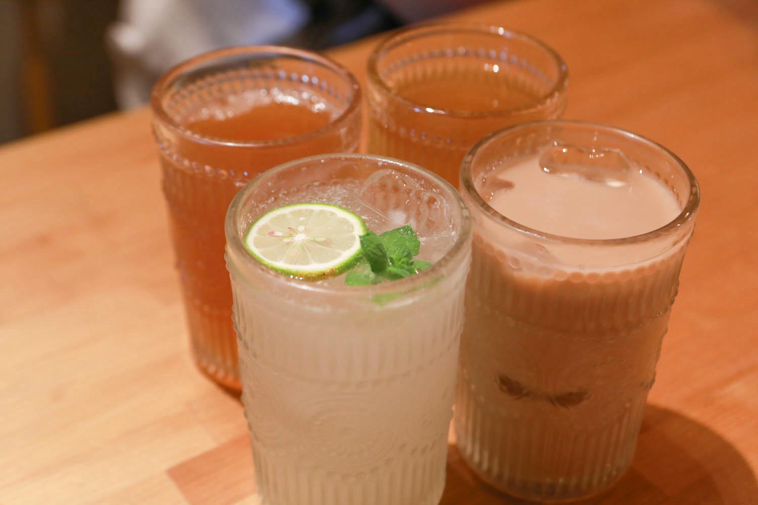 花蓮美食｜平行時空小茶室。老屋咖啡廳、花蓮寵物友善餐廳、復古泡沫紅茶茶舖、懷舊簡餐料理