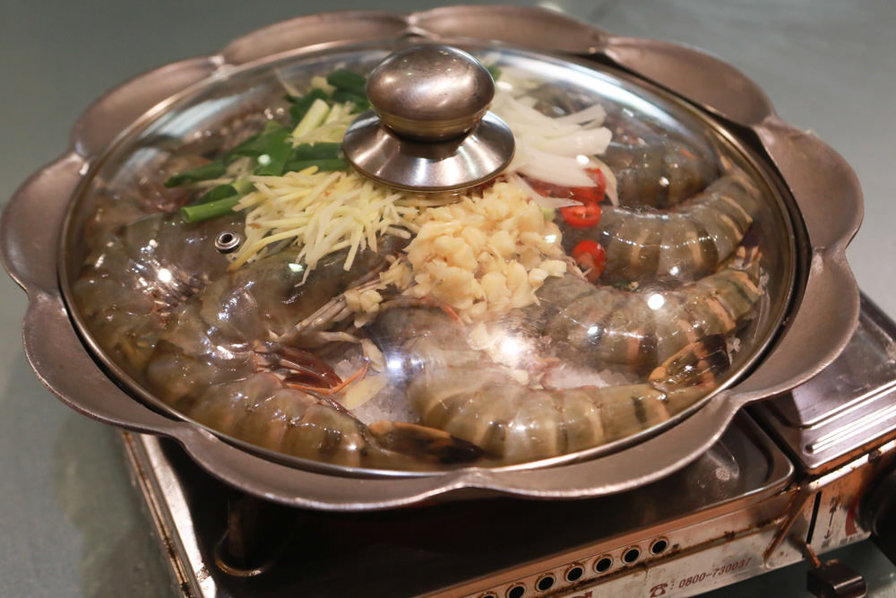 花蓮美食｜賴桑壽司屋。讓人歎為觀止的無菜單料理、寵物友善餐廳、寬敞舒適包廂、生猛海鮮、日本料理