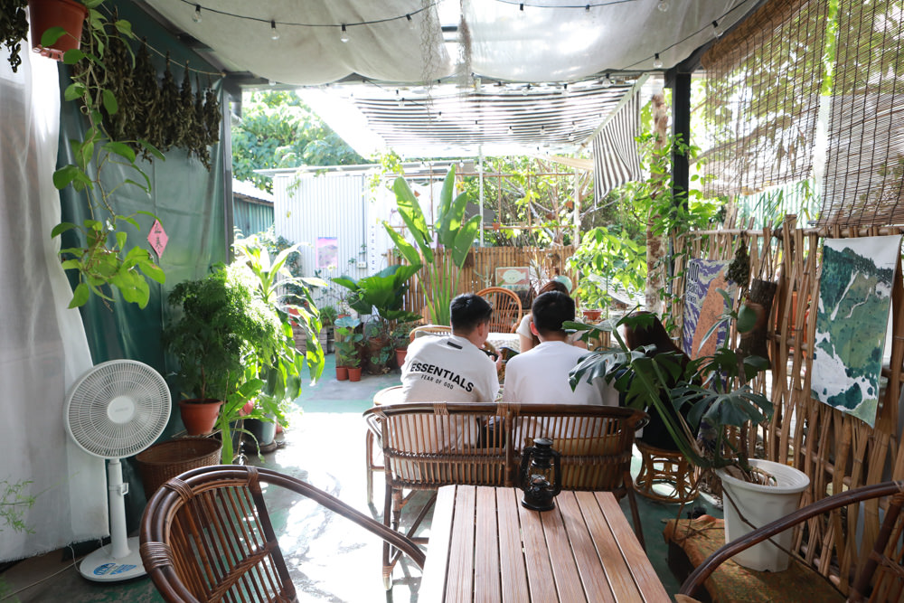 花蓮美食｜平行時空小茶室。老屋咖啡廳、花蓮寵物友善餐廳、復古泡沫紅茶茶舖、懷舊簡餐料理