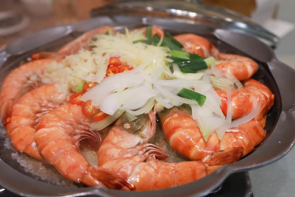 花蓮美食｜賴桑壽司屋。讓人歎為觀止的無菜單料理、寵物友善餐廳、寬敞舒適包廂、生猛海鮮、日本料理
