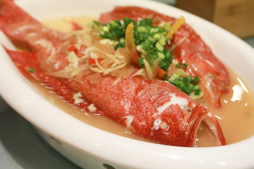 花蓮美食｜賴桑壽司屋。讓人歎為觀止的無菜單料理、寵物友善餐廳、寬敞舒適包廂、生猛海鮮、日本料理