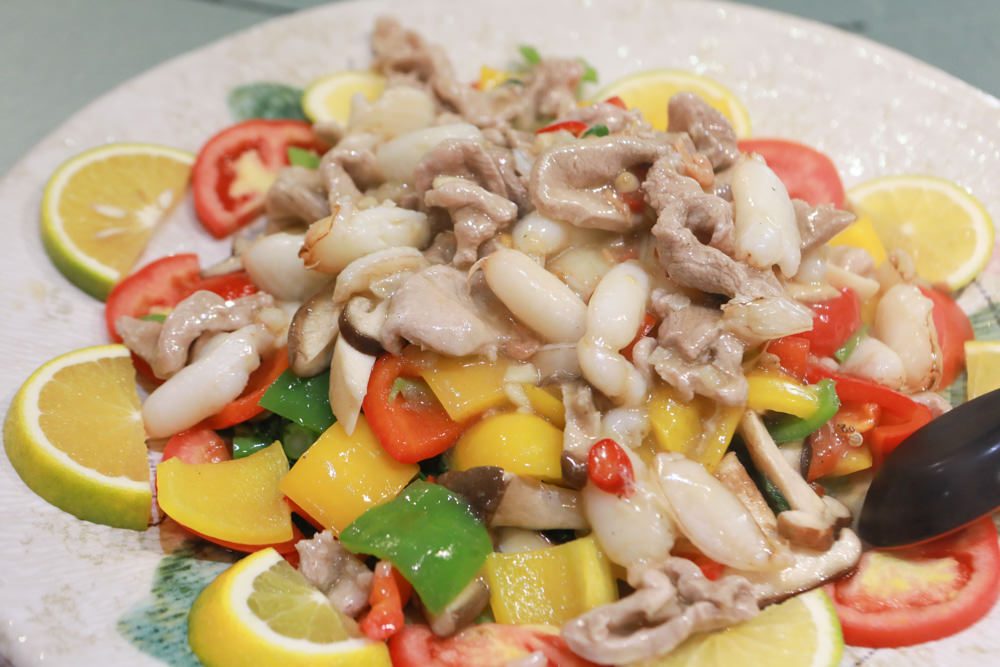 花蓮美食｜賴桑壽司屋。讓人歎為觀止的無菜單料理、寵物友善餐廳、寬敞舒適包廂、生猛海鮮、日本料理
