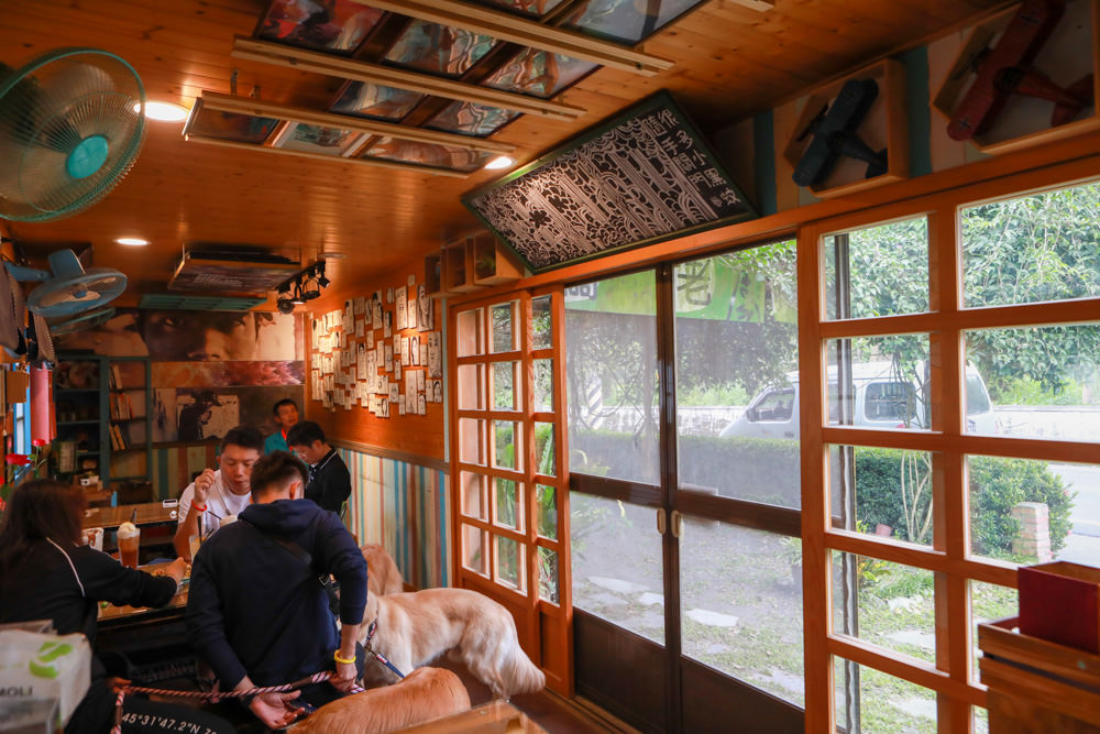 花蓮壽豐景點｜花田小路。貨櫃咖啡屋融合玫瑰花田的風格小店、寵物友善餐廳、銅板價就可以享受採玫瑰花的樂趣！！