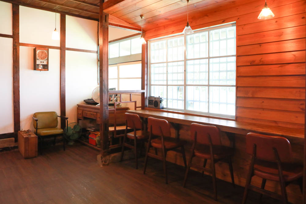 花蓮美食｜平行時空小茶室。老屋咖啡廳、花蓮寵物友善餐廳、復古泡沫紅茶茶舖、懷舊簡餐料理