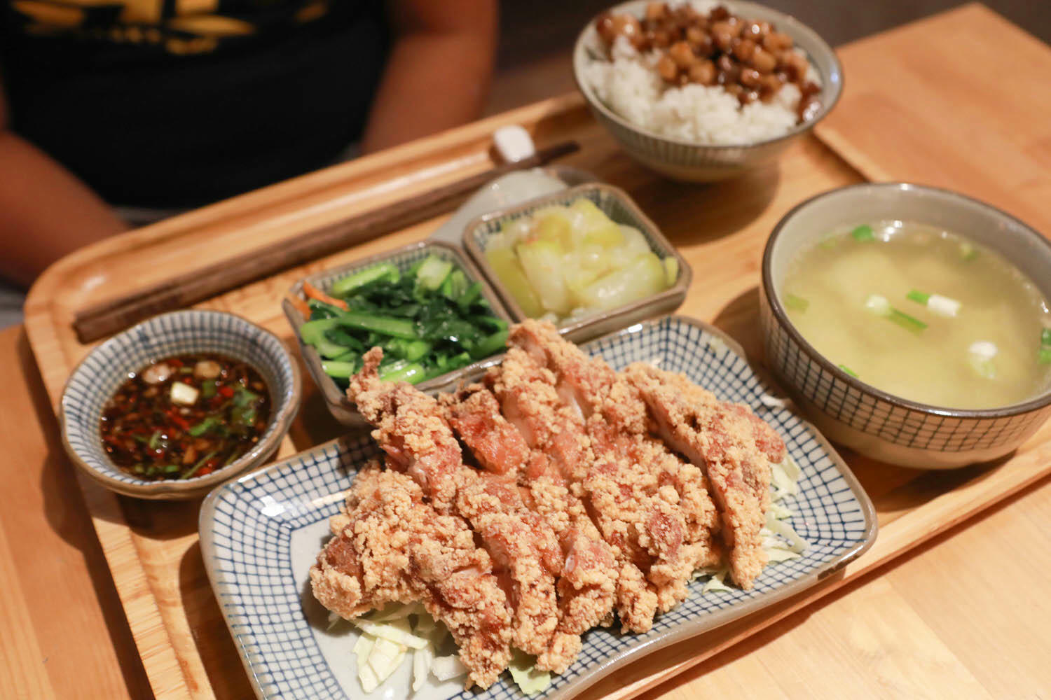 花蓮美食｜平行時空小茶室。老屋咖啡廳、花蓮寵物友善餐廳、復古泡沫紅茶茶舖、懷舊簡餐料理