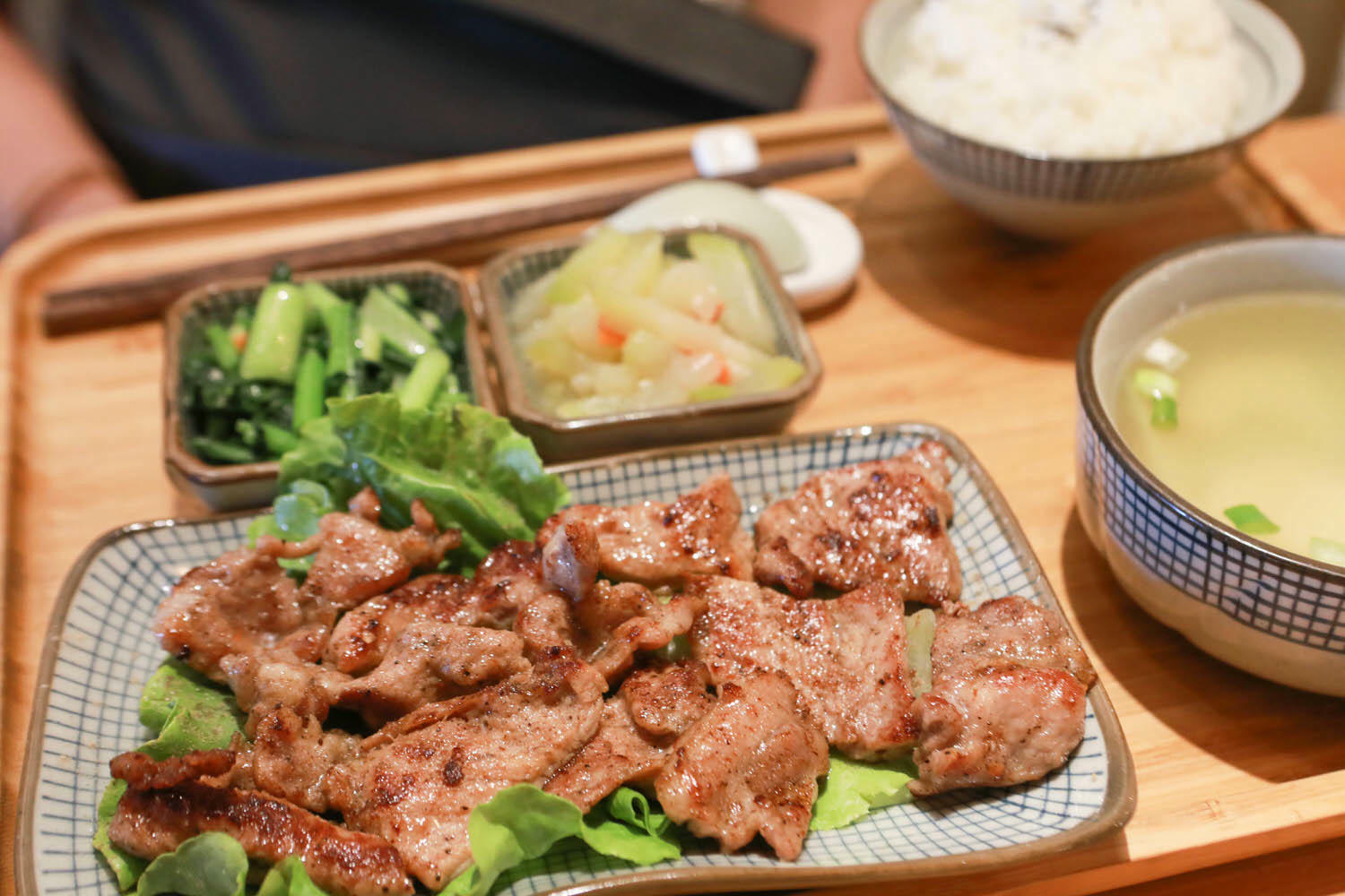 花蓮美食｜平行時空小茶室。老屋咖啡廳、花蓮寵物友善餐廳、復古泡沫紅茶茶舖、懷舊簡餐料理