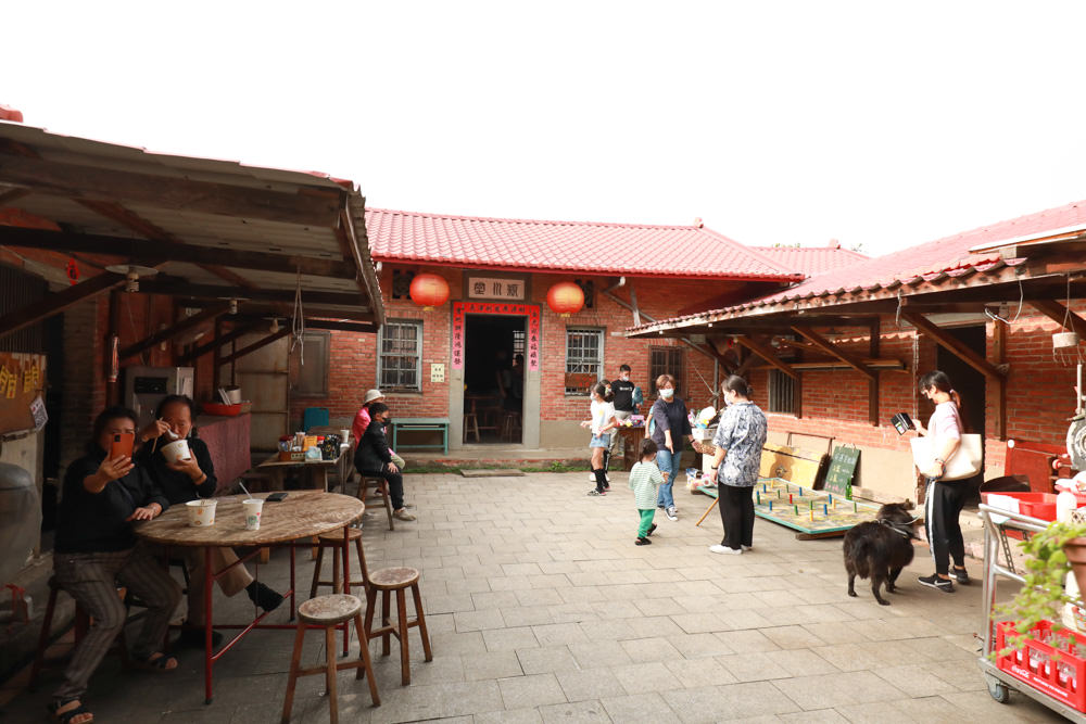 苗栗頭份傳統美食｜蘆竹湳古厝的灶腳。寵物友善餐廳、三合院吃古早味料理、台灣傳統古玩技藝體驗